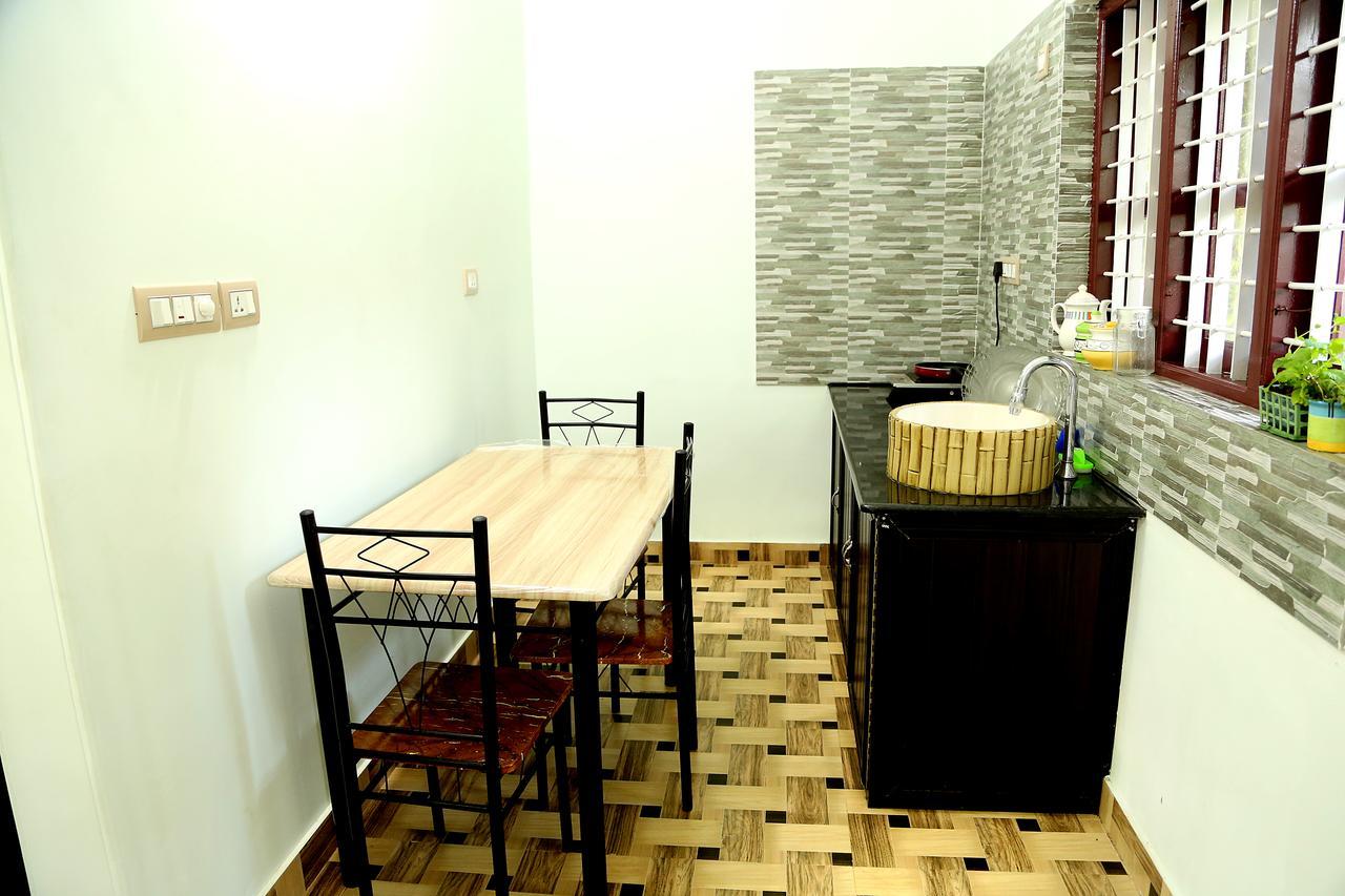 Amritham Holidays Homestay Trivandrum Thiruvananthapuram Buitenkant foto