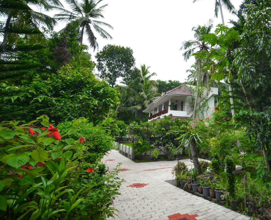 Amritham Holidays Homestay Trivandrum Thiruvananthapuram Buitenkant foto