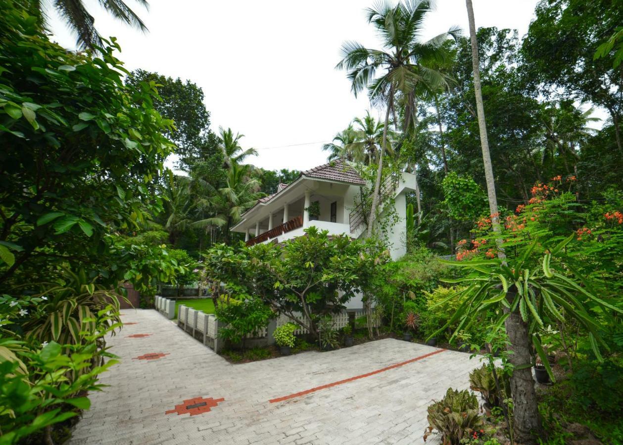 Amritham Holidays Homestay Trivandrum Thiruvananthapuram Buitenkant foto